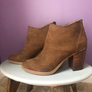 Steve Madden | suede tan booties